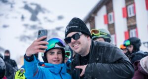 Schweizer Influencer holt seine Fans auf die Skipiste Community Event mit Steve Merson (Fotos: Graubünden Ferien/Marco Hartmann)