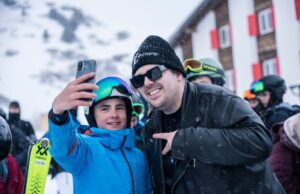 Schweizer Influencer holt seine Fans auf die Skipiste Community Event mit Steve Merson (Fotos: Graubünden Ferien/Marco Hartmann)