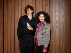 Weleda setzt auf Bene Schulz als Gesicht der Generation Z Bene Schulz mit Tina Müller (Foto: Getty Images for Weleda/Franziska Krug)