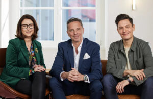 Tacsy startet neuen TikTok-Kanal für Volkswagen R Daniel Hoffmann (rechts) mit den weiteren Tacsy-Geschäftsführern Esther Busch und Patrick Graf von Faber-Castell (Foto: Tacsy GmbH)