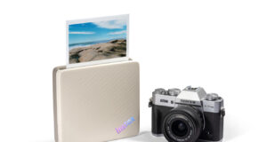 Fujifilm instax: Neuer Smartphonedrucker mit Photo Mixer instax Link Wide 2 (Foto: Fujifilm)